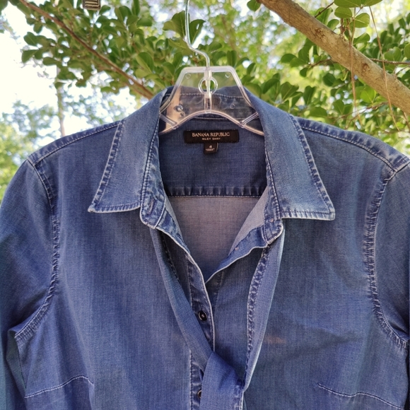 Banana Republic Fitted Riley Denim Bow Shirt - Size 4 - Picture 5 of 16